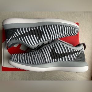 Nike Roshe Two Flyknit Grey